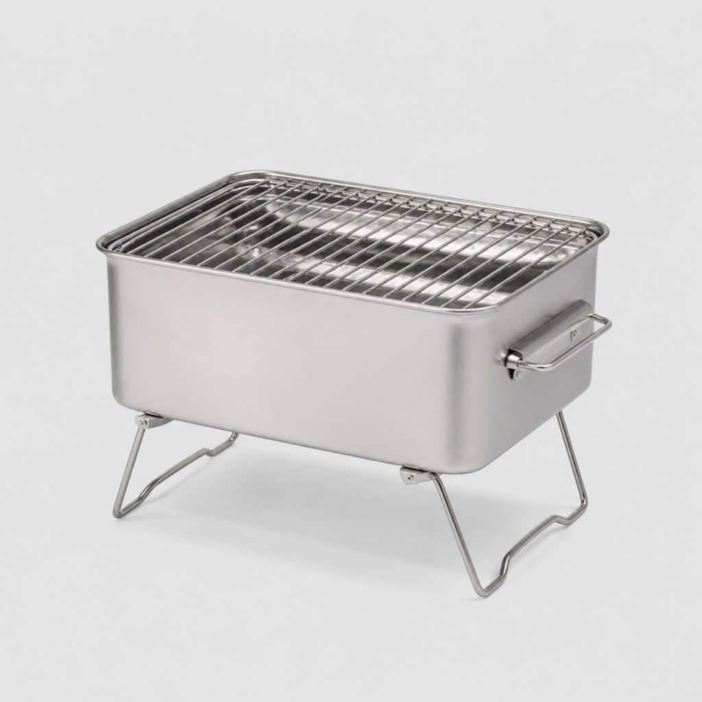 Petit barbecue à charbon portable carré à finition argentée sur pieds pliants