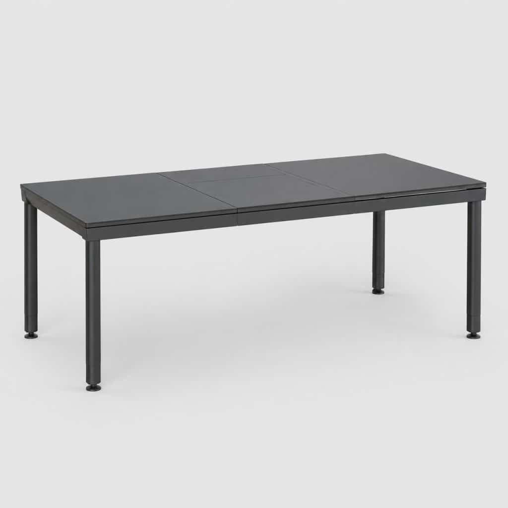Table de jardin extensible en aluminium anthracite vue de trois quarts sur fond neutre