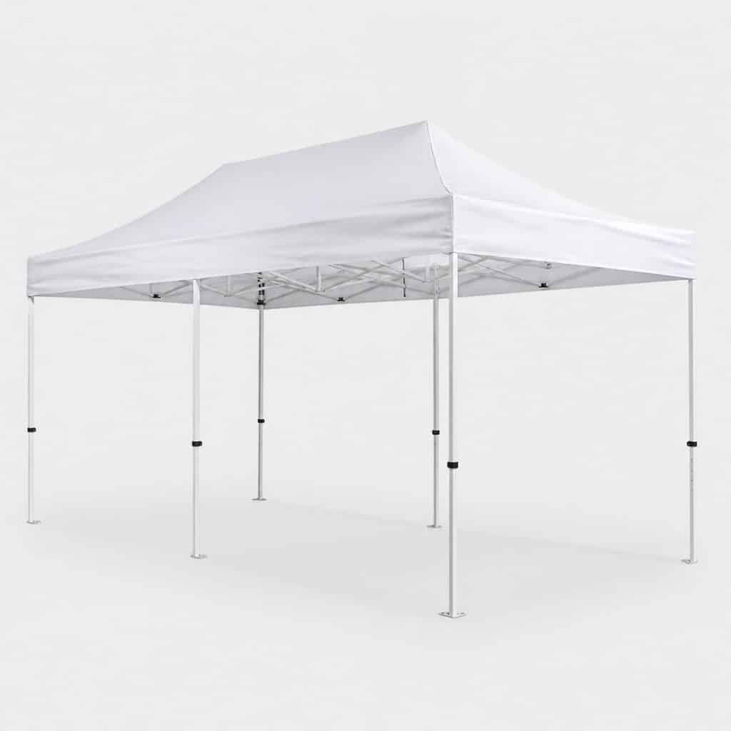 Tonnelle pliante de reception a toile blanche sur fond neutre